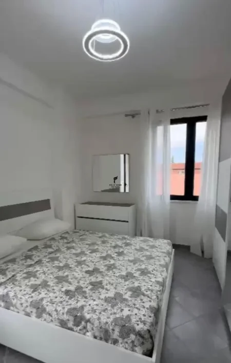 Tirane, jepet me qera apartament 2+1 Kati 1, 100 m² 800 € (JORDAN MISJA)