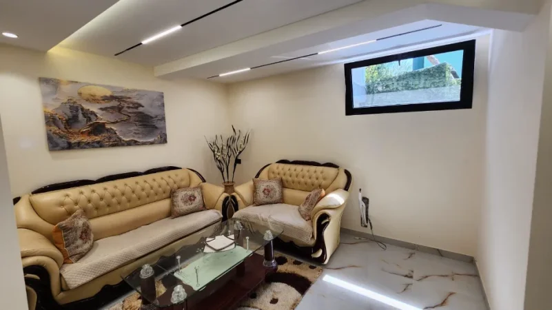 Tirane, jepet me qera apartament 2+1+Ballkon , 80 m² 800 € (Rruga Pjetër Budi)