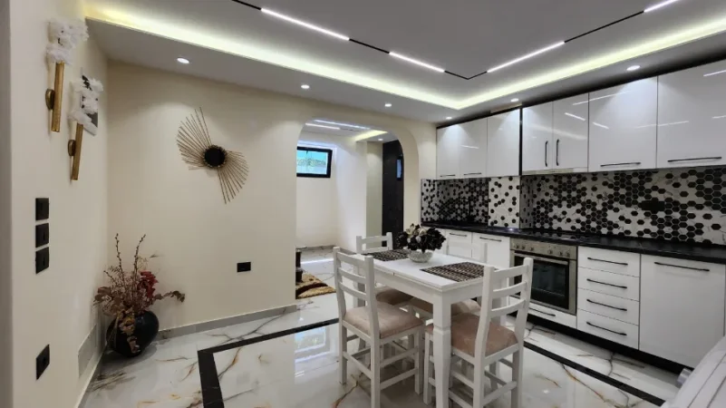Tirane, jepet me qera apartament 2+1+Ballkon , 80 m² 800 € (Rruga Pjetër Budi)