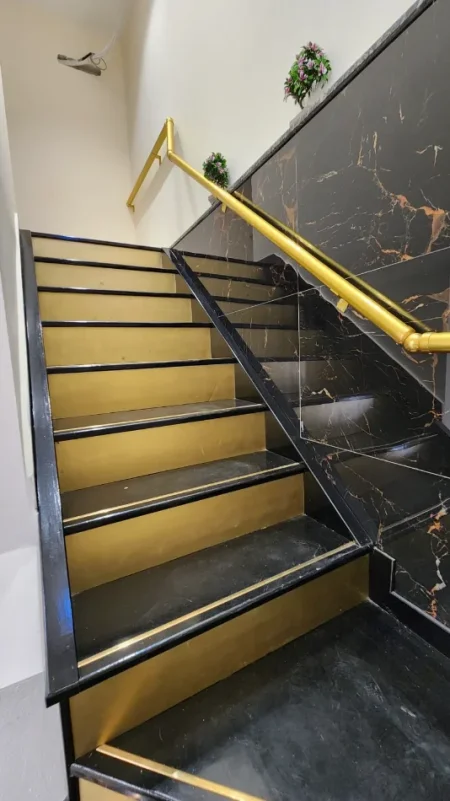 Tirane, jepet me qera apartament 2+1+Ballkon , 80 m² 800 € (Rruga Pjetër Budi)