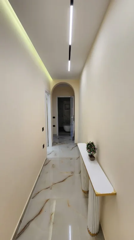 Tirane, jepet me qera apartament 2+1+Ballkon , 80 m² 800 € (Rruga Pjetër Budi)