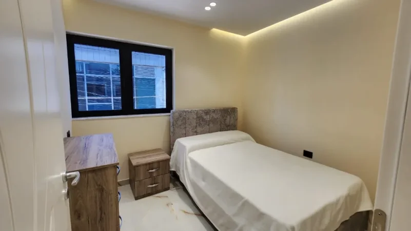 Tirane, jepet me qera apartament 2+1+Ballkon , 80 m² 800 € (Rruga Pjetër Budi)