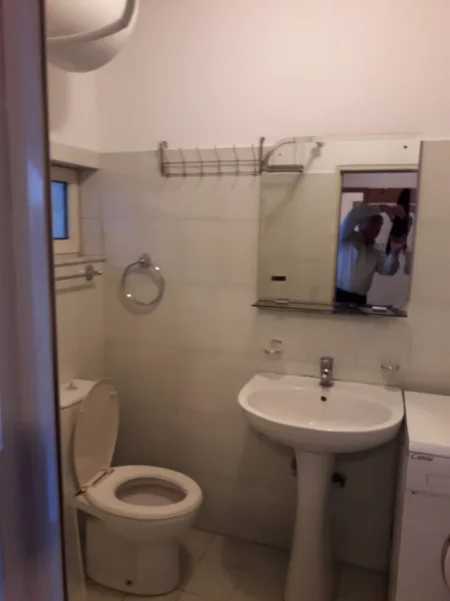 Tirane, jepet me qera Vile 1+1+Aneks+Ballkon Kati 3, 65 m² 37.000 lek/muaj  (Rr Kongresi i Lushnjes)