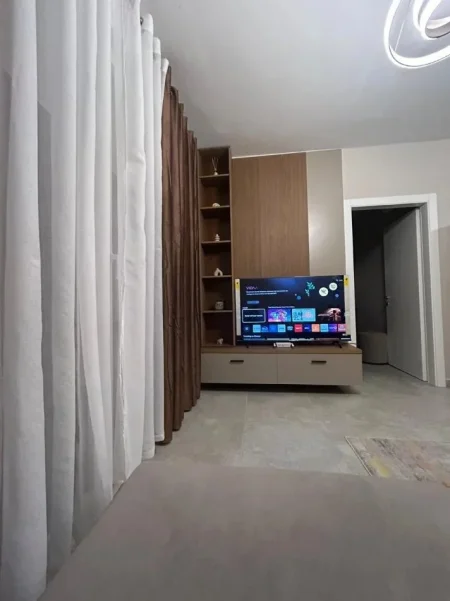 Tirane, jepet me qera apartament 1+1 Kati 12, 75 m² 500 € (Yzberisht)