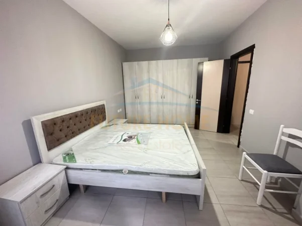 Tirane, jepet me qera apartament 1+1 Kati 7, 65 m² 370 € (Vila L)