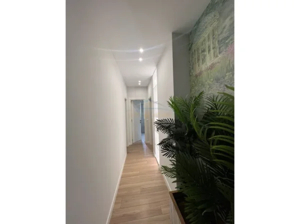 Tirane, shitet 2+1 Kati 9, 102 m² 300.000 €