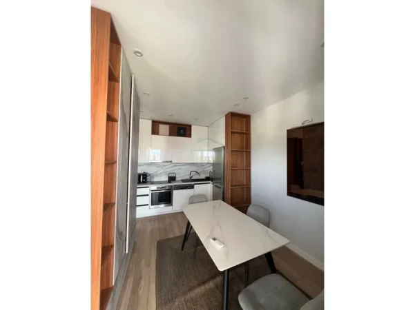 Tirane, shitet 2+1 Kati 9, 102 m² 300.000 €