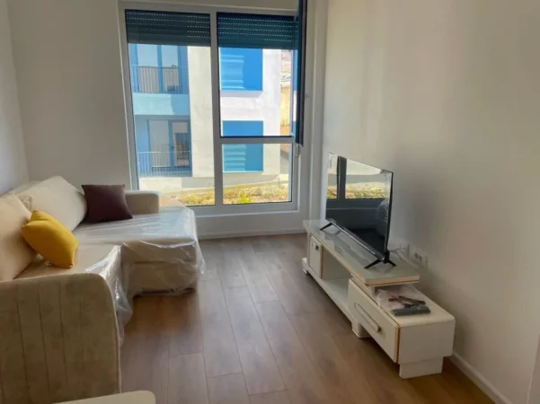 Tirane, jepet me qera apartament 1+1+Aneks+Ballkon Kati 3, 55 m² 550 € (fresku)