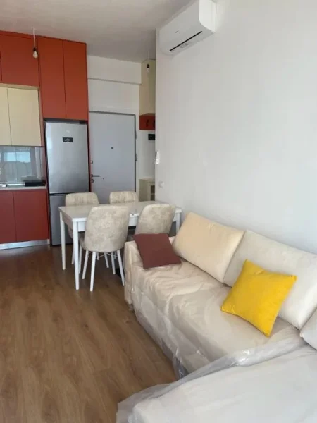Tirane, jepet me qera apartament 1+1+Aneks+Ballkon Kati 3, 55 m² 550 € (fresku)