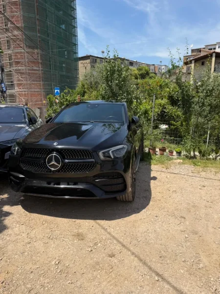 Tirane, shes makine Mercedes Benz Nafte, e zeze automatik Kondicioner 145.000 km 70.000 €
