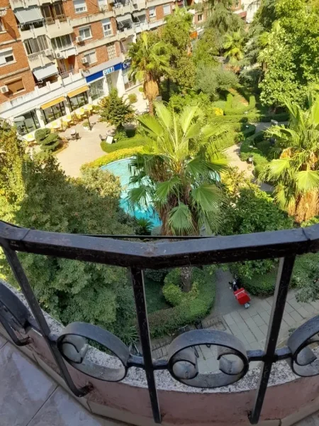 Tirane, jepet me qera apartament 1+1 Kati 4, 45 m² 600 € (QENDER)