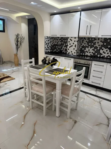 Tirane, jepet me qera apartament 2+1 Kati 2, 80 m² 800 € (AMBASADA AMERIKANE)