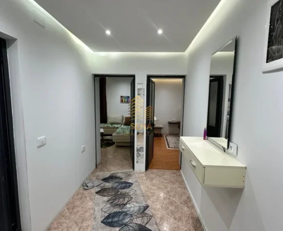 Tirane, jepet me qera apartament 1+1 Kati 2, 65 m² 500 € (Rruga Durresit)