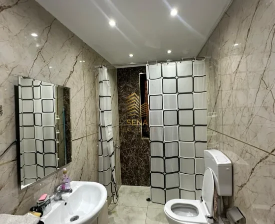 Tirane, jepet me qera apartament 1+1 Kati 2, 65 m² 500 € (Rruga Durresit)