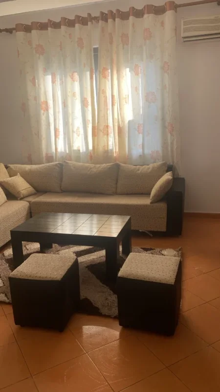 Tirane, jepet me qera apartament 1+1+Ballkon Kati 7, 50 m² 350 € (Nela 6 Yzberish)