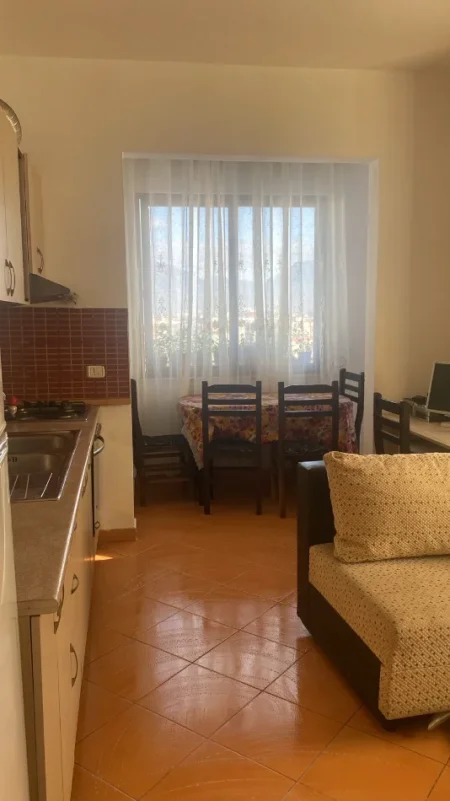 Tirane, jepet me qera apartament 1+1+Ballkon Kati 7, 50 m² 350 € (Nela 6 Yzberish)