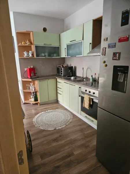 Tirane, jepet me qera apartament 2+1 Kati 4, 75 m² 750 € (Rruga e kosovarve)