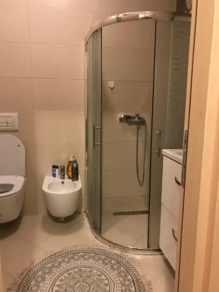 Tirane, jepet me qera apartament 2+1 Kati 4, 75 m² 750 € (Rruga e kosovarve)