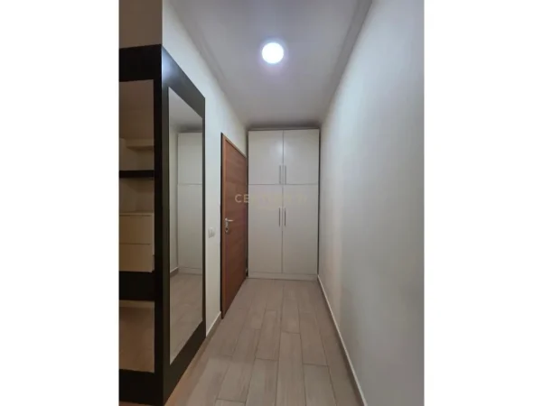 Tirane, jepet me qera apartament 3+1 Kati 3, 120 m² 650 € 