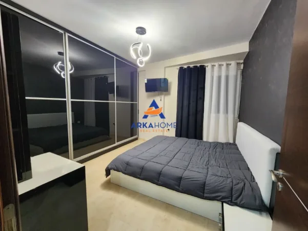 Tirane, jepet me qera apartament 2+1+Ballkon Kati 4, 97 m² 692 € 