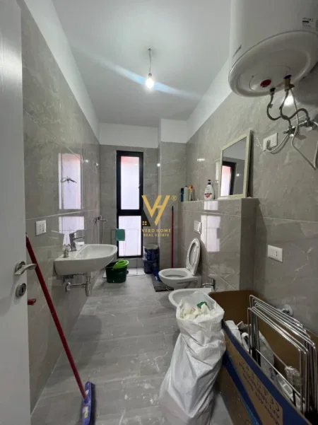 Tirane, jepet me qera zyre Kati 4, 133 m² 920 € (RRUGA E DIBRES)