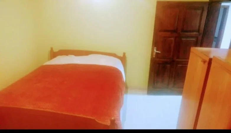 Tirane, jepet me qera 2+1 Kati 1, 450 €