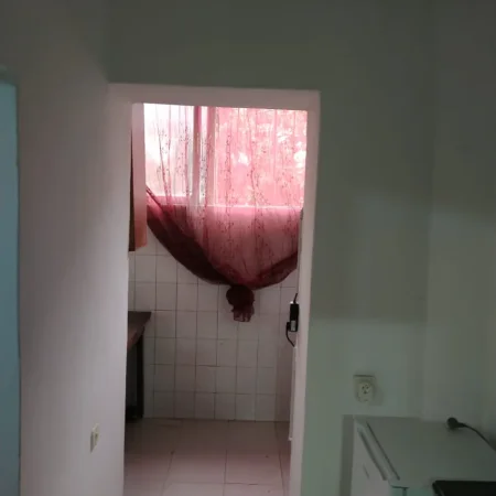 Tirane, jepet me qera 2+1 Kati 1, 450 €