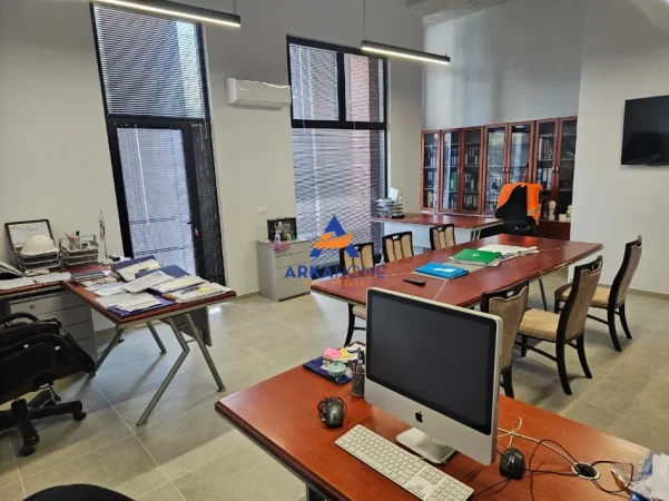 Tirane, shitet ambjent biznesi Kati 0, 52 m² 156.000 € 