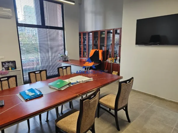 Tirane, shitet ambjent biznesi Kati 0, 52 m² 156.000 € 