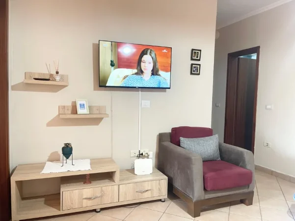 Tirane, jap me qera apartament 1+1+Ballkon Kati 2, 55 m² 650 € 