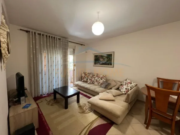 Tirane, jepet me qera apartament 2+1+2 Kati 1, 93 m² 450 € (ASTIR , Prane Viles L)