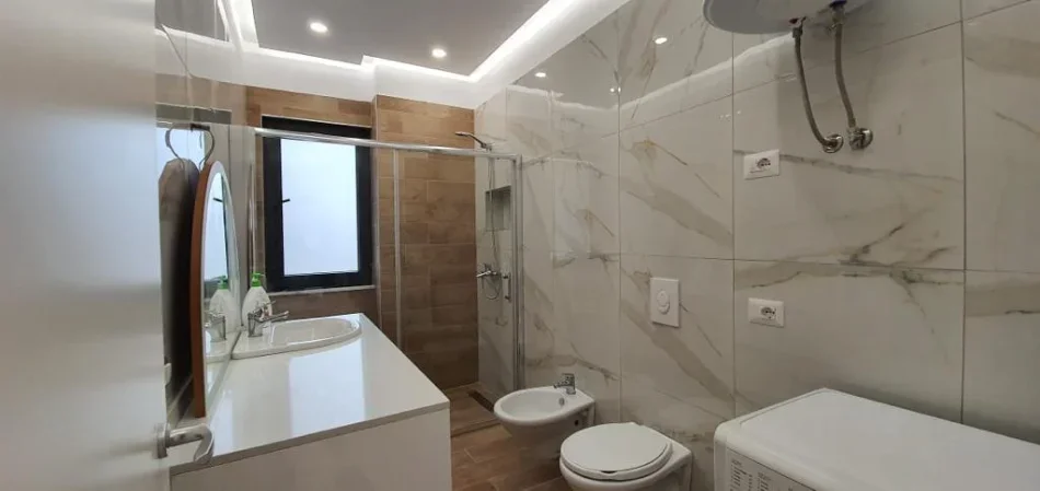 Tirane, jepet me qera apartament 1+1 Kati 1, 600 m² 600 € 