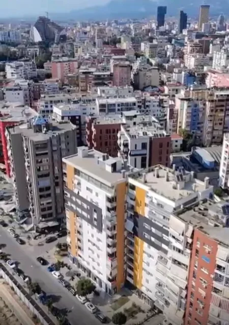 Tirane, jepet me qera apartament 2+1+Ballkon Kati 4, 96 m² 1.500 € 