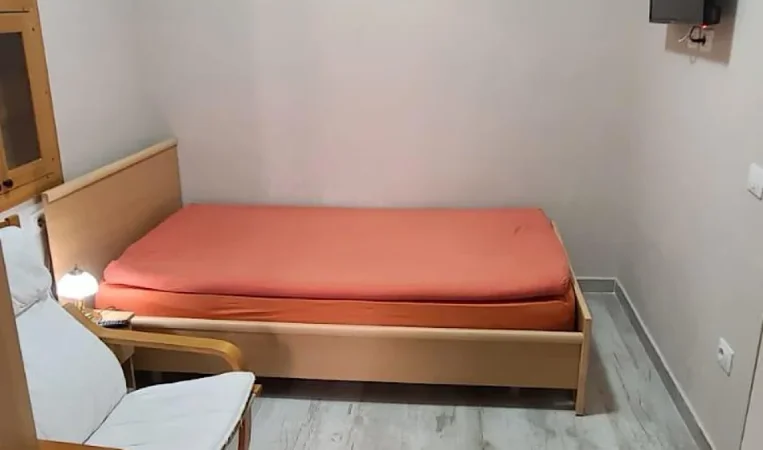 Tirane, jepet me qera garsonier 1+1 Kati 1, 35 m² 460 € 