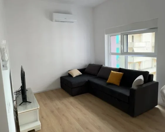 Tirane, jepet me qera apartament 1+1+Aneks+Ballkon Kati 4, 60 m² 550 € (Rruga Ali demi)