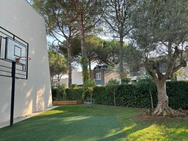 Gjiri Lalezit | Hamallaj, shitet apartament duplex 4+1+2+OBORR, Kati 0, 560 m² 530.000 € (LURA 2 , GJIRI I LALEZIT)