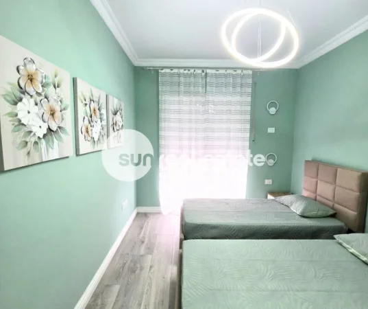 Shkoder, jepet me qera apartament 2+1+Ballkon Kati 3, 111 m² (PREK CALI)