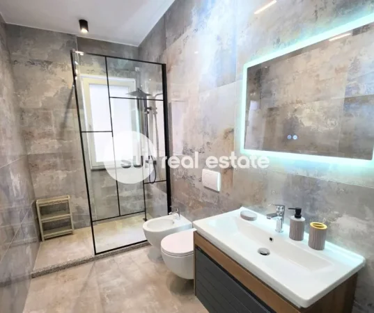 Shkoder, jepet me qera apartament 2+1+Ballkon Kati 3, 111 m² (PREK CALI)