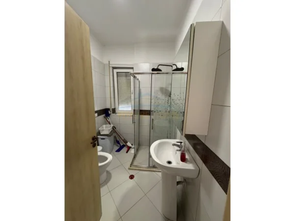 Gjiri Lalezit | Hamallaj, shitet apartament 1+1+OBORR, Kati 0, 60 m² 200.000 € (LURA 2 , GJIRI I LALEZIT)