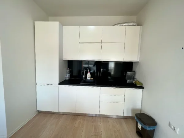 Tirane, jepet me qera apartament 2+1 Kati 4, 95 m² 1.600 € (rruga e kosovareve)
