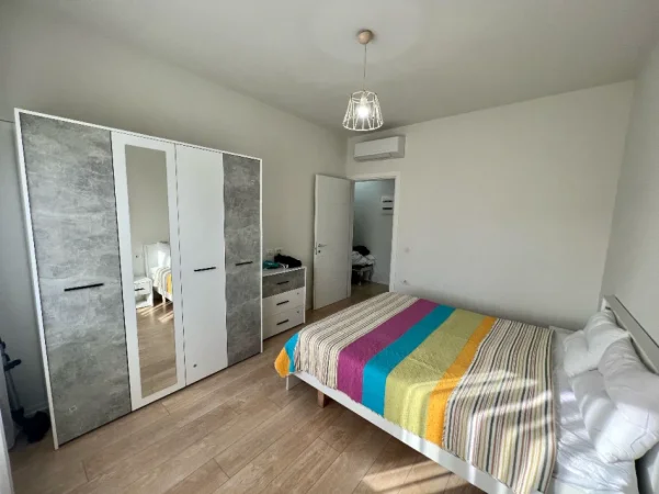 Tirane, jepet me qera apartament 2+1 Kati 4, 95 m² 1.600 € (rruga e kosovareve)