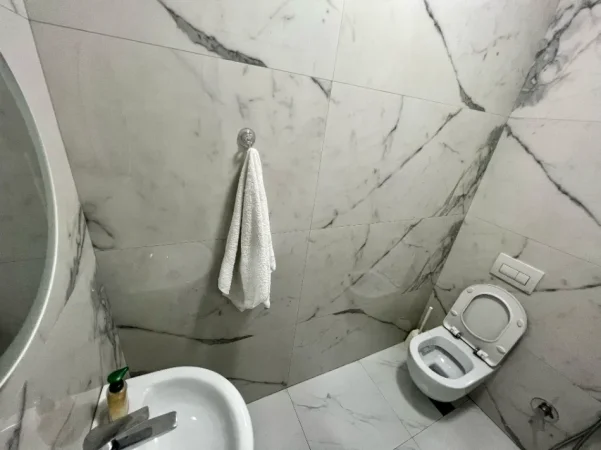 Tirane, jepet me qera apartament 2+1 Kati 4, 95 m² 1.600 € (rruga e kosovareve)