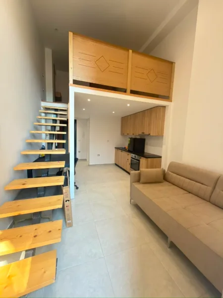 Tirane, jepet me qera apartament Dublex Kati 1, 400 € (Golden Park 3)