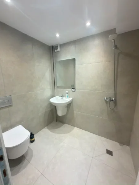 Tirane, jepet me qera apartament Dublex Kati 1, 400 € (Golden Park 3)