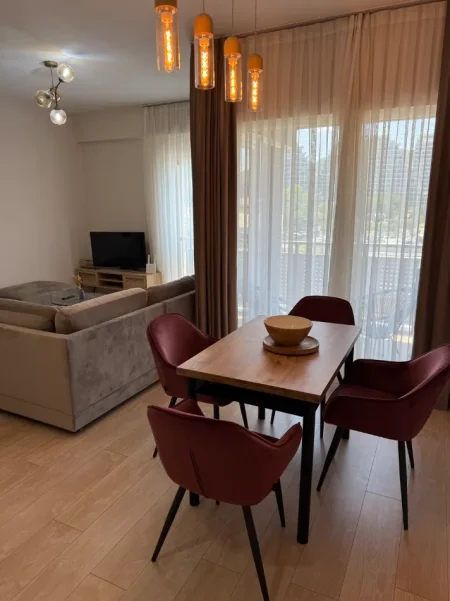 Tirane, jepet me qera apartament 2+1+Ballkon , 95 m² 1.600 € (Rr Kosovareve)