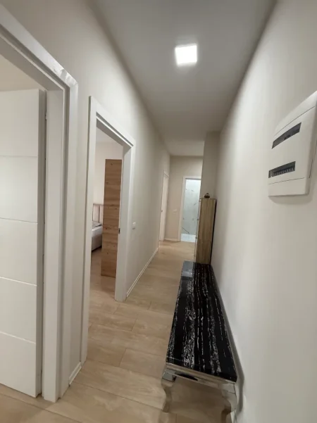 Tirane, jepet me qera apartament 2+1+Ballkon , 95 m² 1.600 € (Rr Kosovareve)