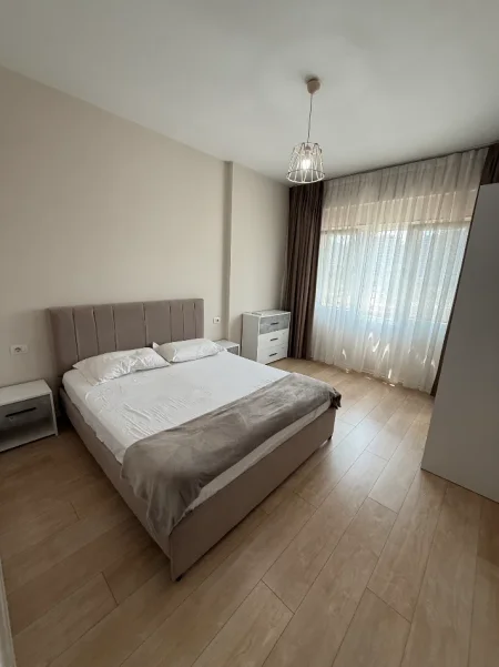 Tirane, jepet me qera apartament 2+1+Ballkon , 95 m² 1.600 € (Rr Kosovareve)