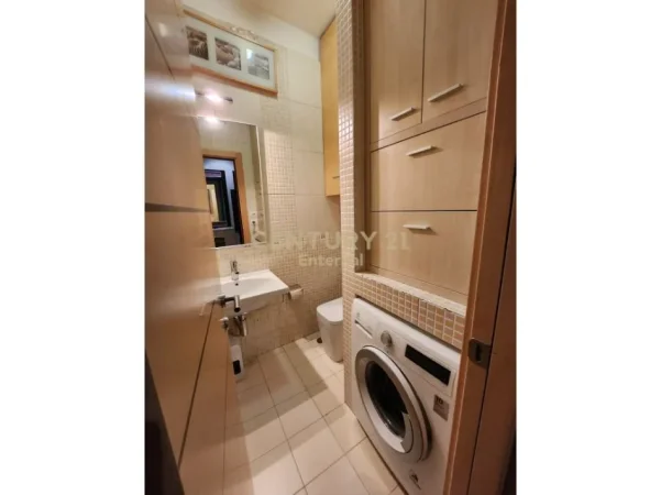 Tirane, jepet me qera apartament 2+1+Ballkon Kati 10, 120 m² 1.500 € (stadiumi qemal stafa)