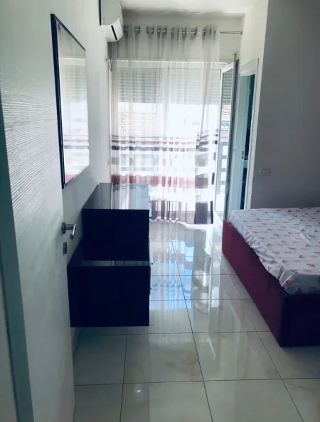 Tirane, jap me qera apartament 2+1 Kati 2, 105 m² 700 € 