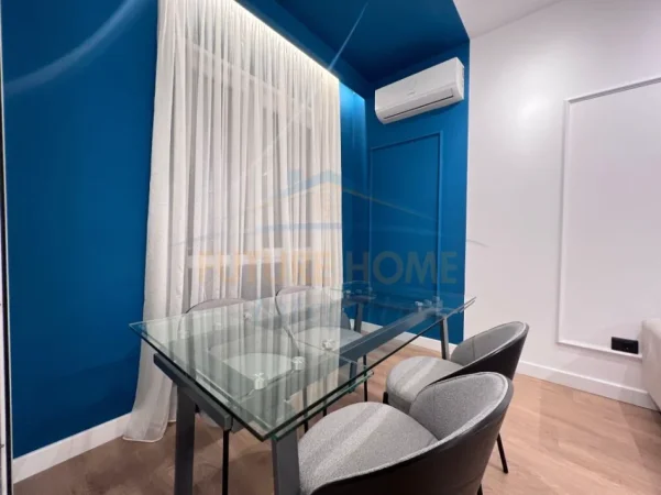 Tirane, jepet me qera apartament 1+1+Ballkon Kati 8, 70 m² 800 € (Porcelan)